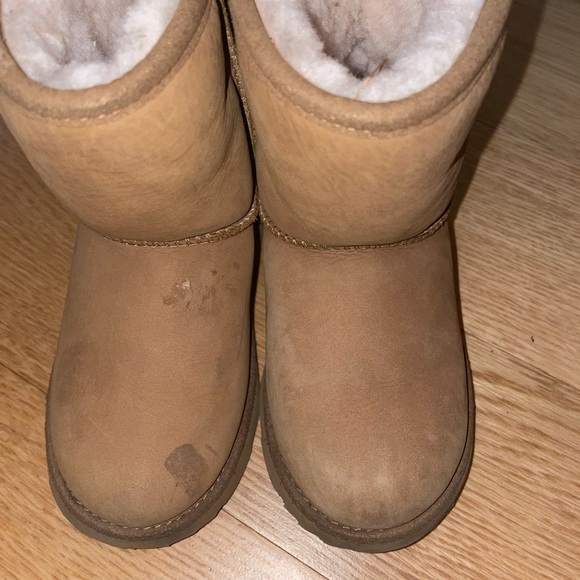 Used Uggs - Picture 4 of 5